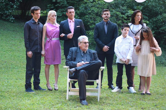 Стефан Данаилов на семейна снимка с "Фамилията"