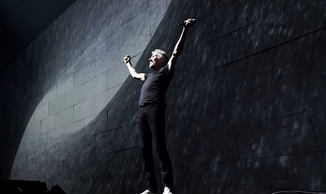 Роджър Уотърс слуша как Гилмор пее Comfortably Numb