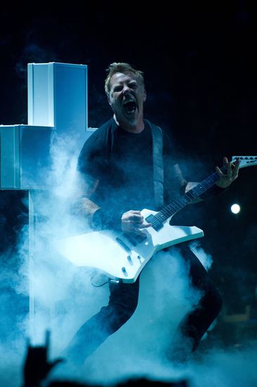 Джеймс Хетфийлд на сцена в Metallica Through the Never 3D