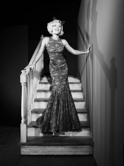 Пинк с дълга рокля