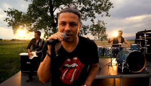 Б.Т.Р. пеят за забравената нежност