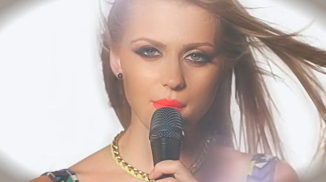 Надя в клипа към "Бягство"