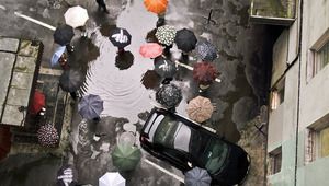 Креативни чадъри - Fuck The Rain