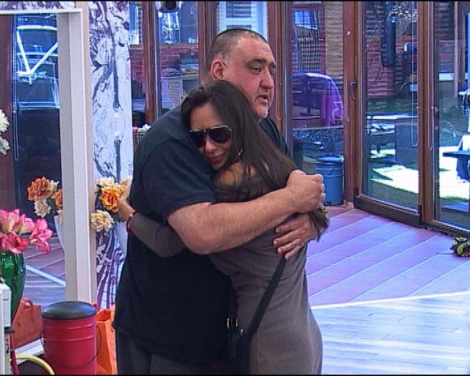 "ВИП брадър 2013": Павел Чернев утешава Лияна