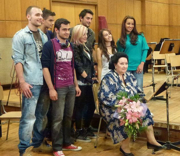 Финалистите в "X Factor-2" с Монсерат Кабайе