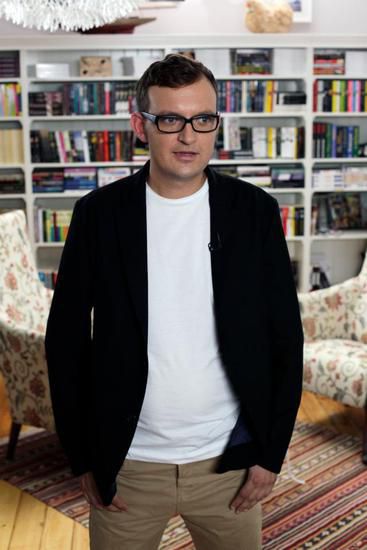 Помогни на Киро са обиколи света