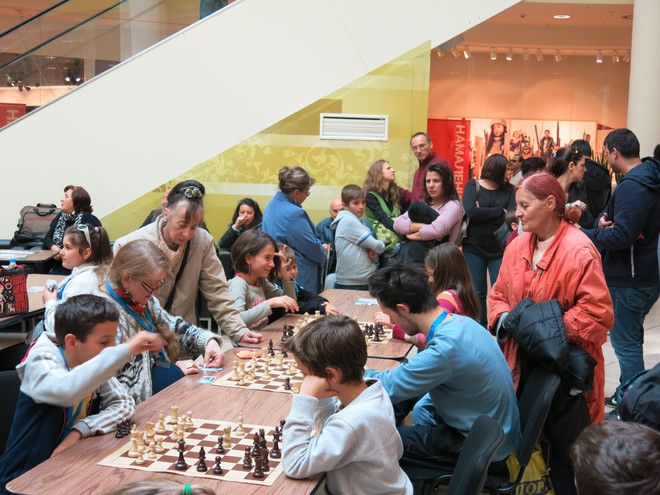 Шахматен мач на звездите в Сердика Център