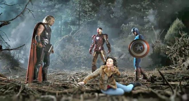 Скарлет Йохансон пада (11)