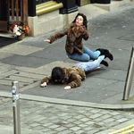 Скарлет Йохансон пада (1)