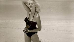 Бъни Йегър, автопортрет на плажа