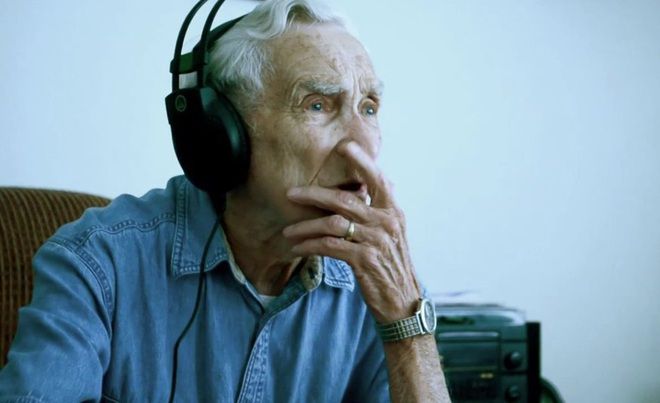 96-годишен мъж пише песен за покойната си съпруга след 75 години брак
