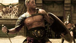 Келан Лъц като Херкулес и гладиатор
