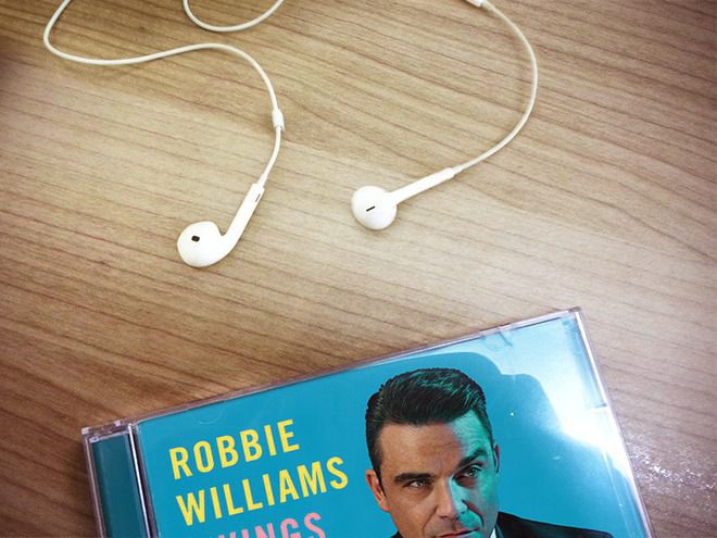 Роби Уилямс за Swings Both Ways