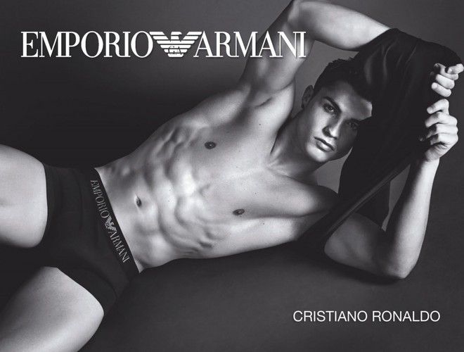 Кристиано Роналдо рекламира бельото на Emporio Armani