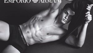Кристиано Роналдо рекламира бельото на Emporio Armani