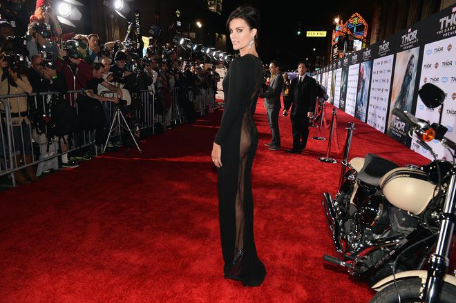 Джейми Александър на червения килим