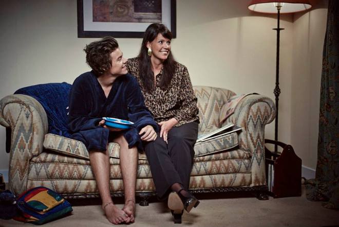 Хари Стайлс с майка си в клипа Story of My Life