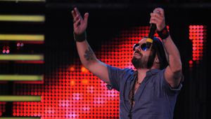 Дичо с черни очила на сцената на "Музикална академия"