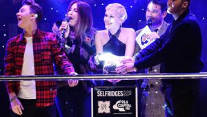 Джеси Джей включи коледните светлини на "Оксфорд стрийт"