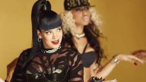 Лили Алън в Hard Out Here