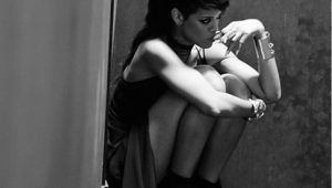 Риана като луда в What Now