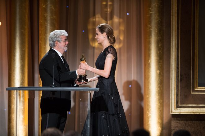 Анджелина получава втория си "Оскар" от Джордж Лукас