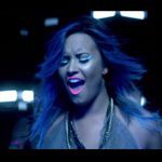Деми Ловато във видеото към песента Neon Lights