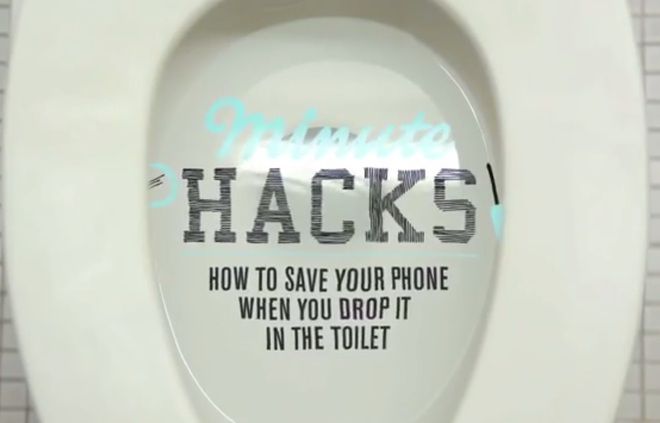 Как да спасиш телефона си, ако падне в тоалетната