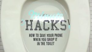 Как да спасиш телефона си, ако падне в тоалетната