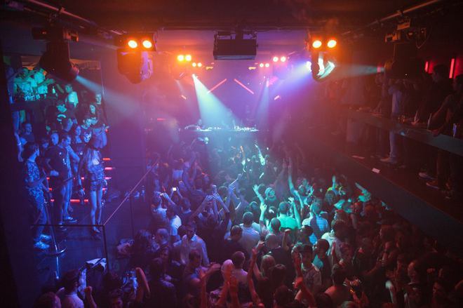 Светещи тела на двудневен парти маратон в Yalta Club