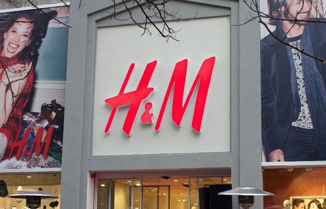 Логото на H&M на бул. Витоша