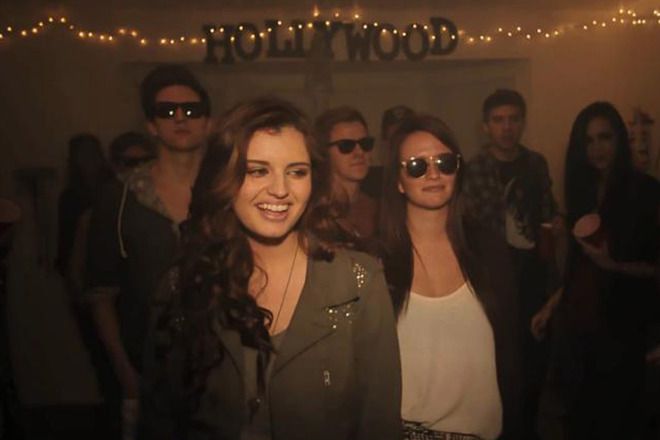 Ребека Блак в клипа на Saturday