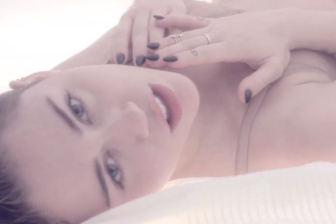 Mayli sayras v klipa na adore you