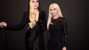 Лейди Гага и Донатела Версаче зад кулисите