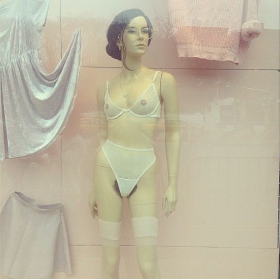 Манекените на American Apparel