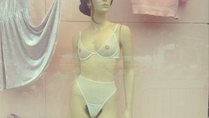 Манекените на American Apparel