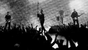 "Ю ту" в клипа към Invisible