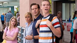 Уил Полтър, Джейсън Съдейкис, Дженифър Анистън и Ема Робъртс в "Семейство Милър"