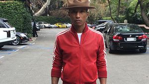 Фарел си продава шапката