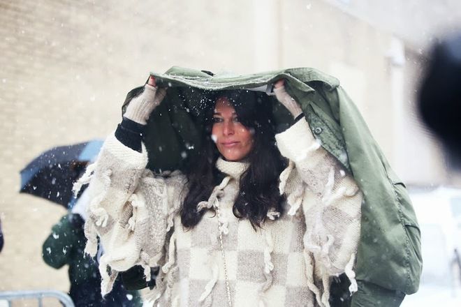 Удобния голям пуловер