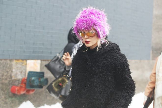 С цветна шапка срещу зимата