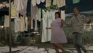 Кристофър Уокън танцува в "Лак за коса"