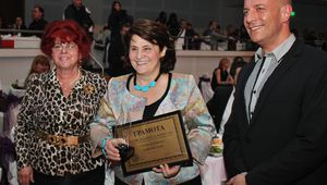 Виолина Маринова с награда от сп. Business Lady