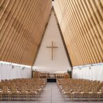 Картонената катедрала в Крайстчърч (интериор)