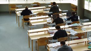 На студентската скамейка