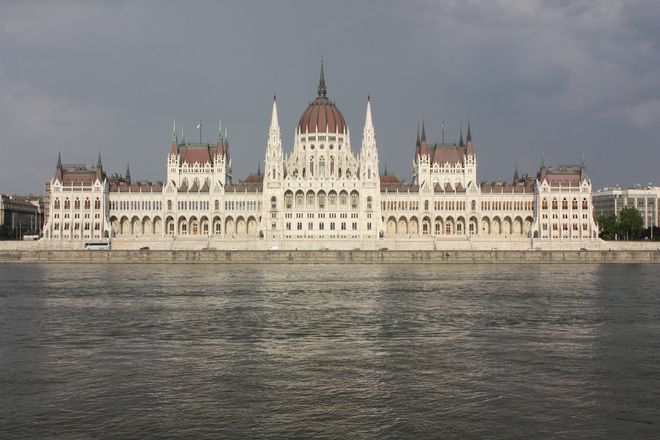 Ungarskiyat parlament v budapeshta