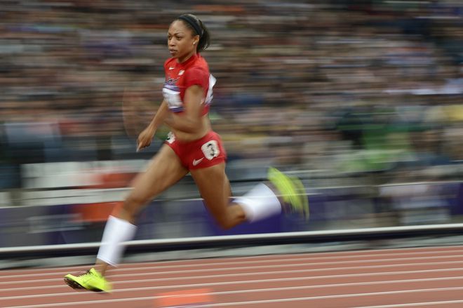 Алисън Филикс на пистата в Лондон, 2012 г.