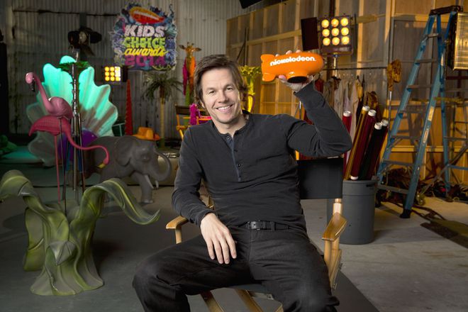 Марк Уолбърг като водещ на наградите Kids Choice 2014