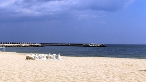 Пуст плаж край Варна