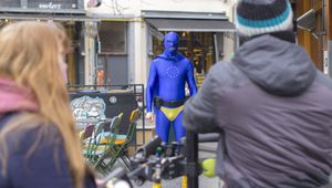 "Капитан Европа" в кампанията за евроизбори 2014 Happy Voting